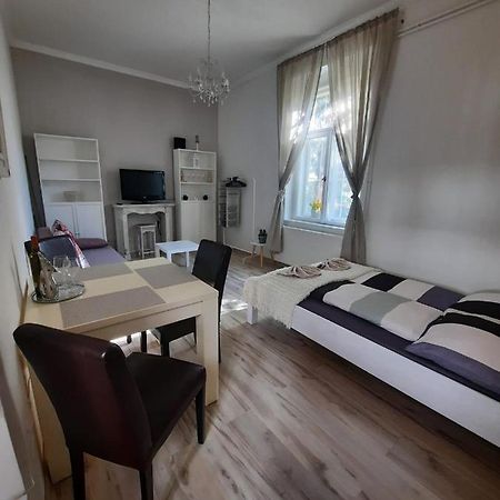 Apartman Matty V Tichom Dvore Priamo V Centre Pressburg Exterior foto